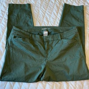 Green Old Navy pixie pants. Women’s size 16.